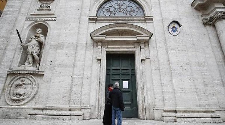 Episkopat Włoch protestuje przeciwko zakazom sprawowania liturgii