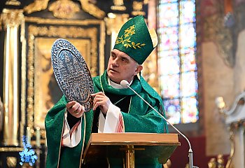 Ksiądz biskup Krzysztof Włodarczyk obchodzi  dziś 65. urodziny