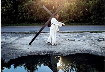 „Posłani” w Bydgoszczy. Film o drodze z krzyżem przez Polskę