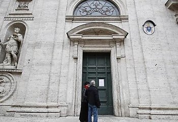 Episkopat Włoch protestuje przeciwko zakazom sprawowania liturgii