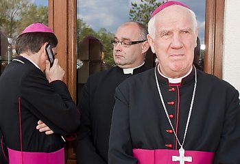 Biskup mówi na kogo głosować