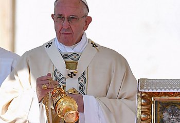 Skandaliczne zachowanie księdza. Ostra reakcja papieża Franciszka