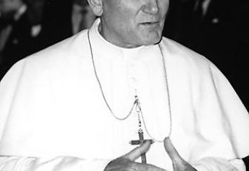 Święty Jan Paweł II i modlitwa różańcowa.
