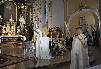 Józef Skrzek i Wiesław Komasa na wprowadzeniu relikwii św. Jana Pawła II   