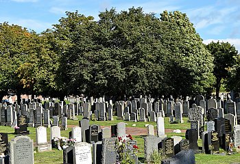 Przewodniczący Episkopatu apeluje o rozłożenie nawiedzania grobów na dni przed i po 1 listopada