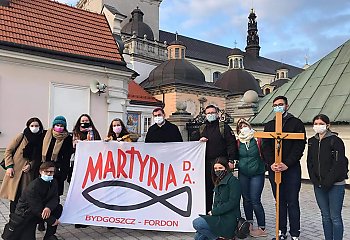 Studenci z Bydgoszczy u tronu Jasnogórskiej Pani