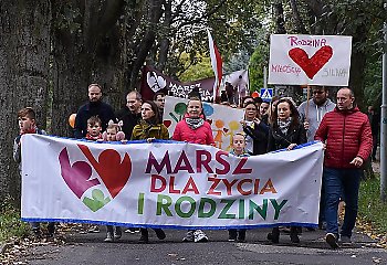 „Po stronie życia i wiernej miłości”. Marsz dla Życia i Rodziny przeszedł ulicami Bydgoszczy [GALERIA]