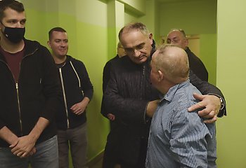 Biskup Włodarczyk spotkał się z osobami bezdomnymi w Centrum Pomocy „Betlejem”