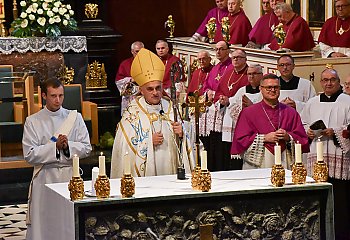 W katedrze biskup Włodarczyk odprawi mszę św. za Ojczyznę