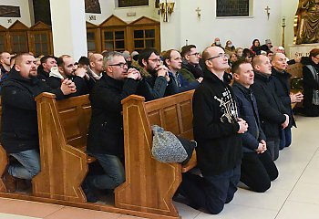 „Noc walki duchowej o błogosławieństwo dla Polski”. Modlitwa w parafii na Wyżynach