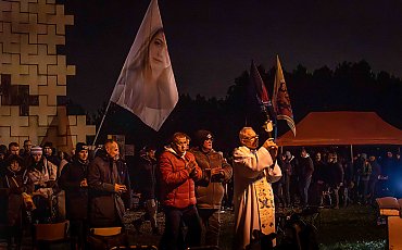 Dolina Śmierci ożywa modlitwą — tysiące Polaków walczą duchowo o przyszłość Ojczyzny