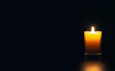 Świece z wosku pszczelego w liturgii i duchowych praktykach – tradycja czy nowoczesny trend? [REKLAMA]