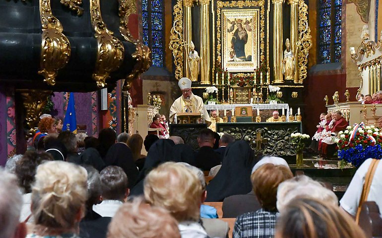 Ksiądz biskup Dajczak w Bydgoszczy: Miłość jest otwarciem