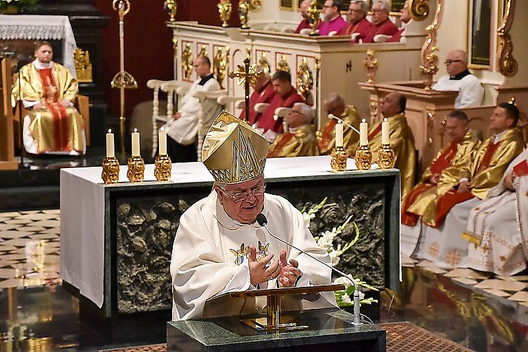 Biskup Jan Tyrawa rozpoczyna cykl wykładów na Katolickiej Bydgoszczy. Premiera już jutro wieczorem!