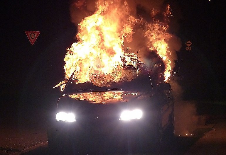 Ogień na terenie Radia Maryja. Spłonął samochód