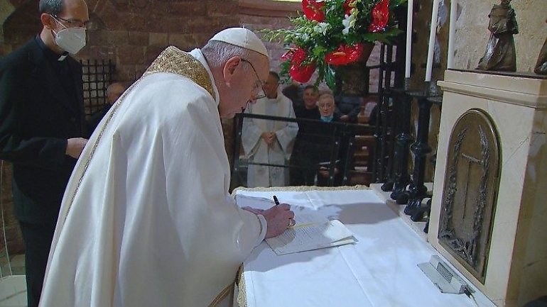 Franciszek podpisał encyklikę „Fratelli tutti”