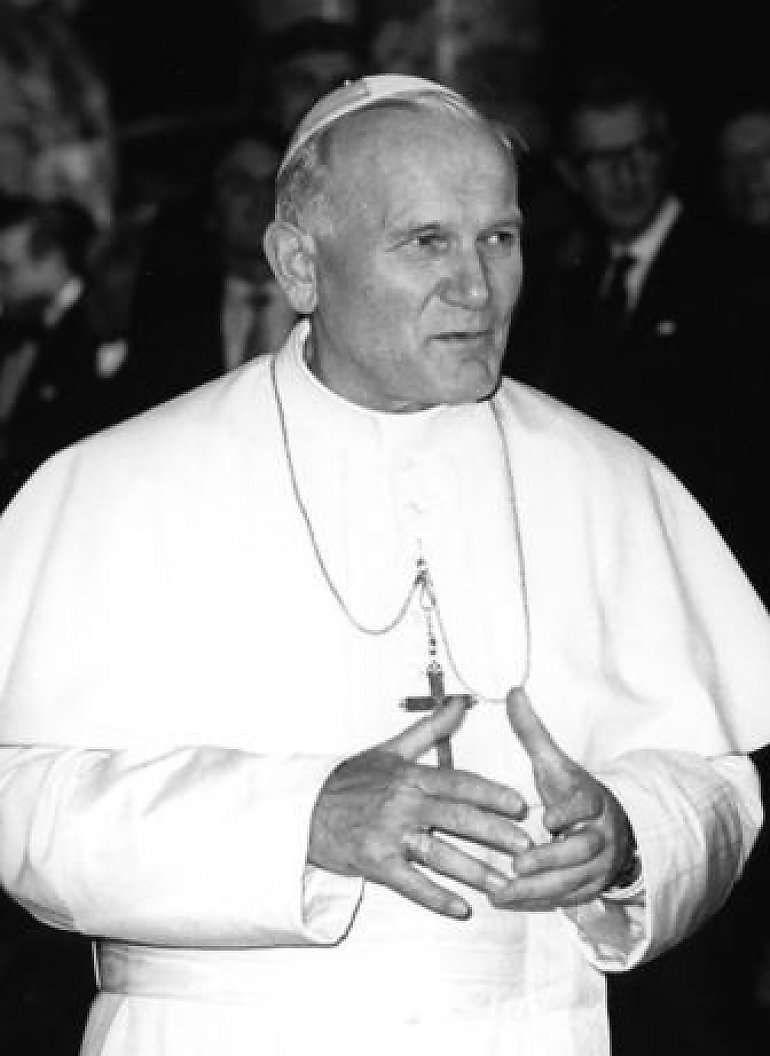 Święty Jan Paweł II i modlitwa różańcowa.