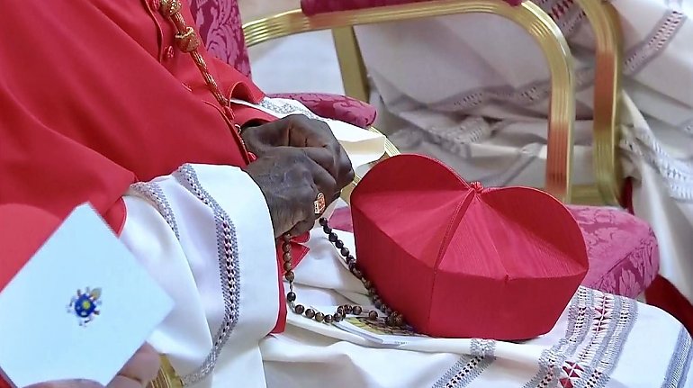Papież podpisał dymisję Kardynała Saraha