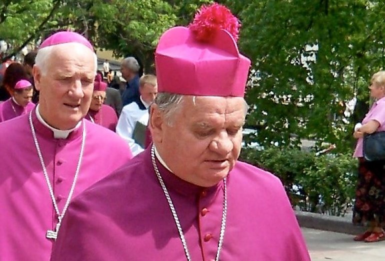 Biskup Tadeusz Rakoczy ukarany za ukrywanie przypadków pedofilii