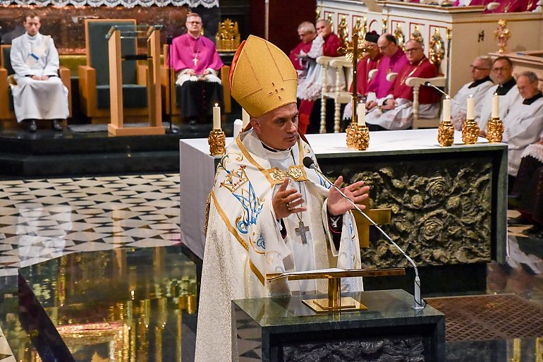 Rok duchowej modlitwy za biskupa Włodarczyka