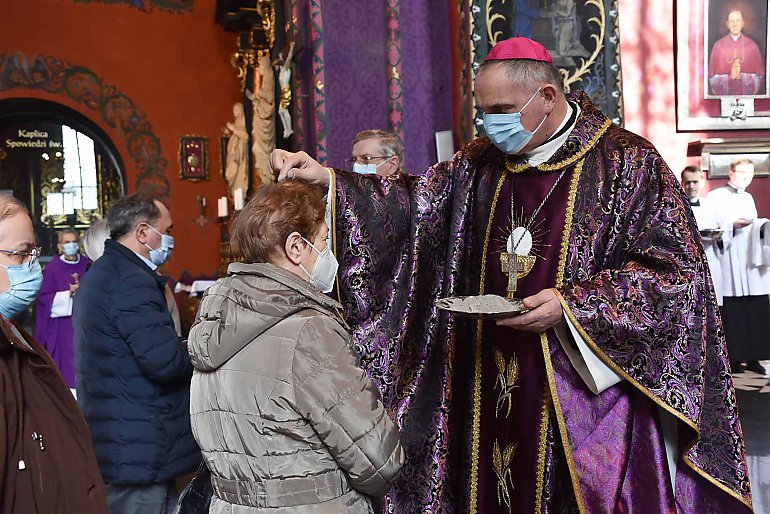 Biskup Włodarczyk w Środę Popielcową: Nawrócenie daje prawdziwą radość