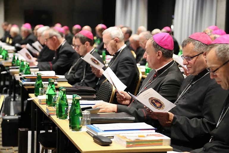 KE: Biskupi dyskutowali o wojnie na Ukrainie i kryzysie humanitarnym